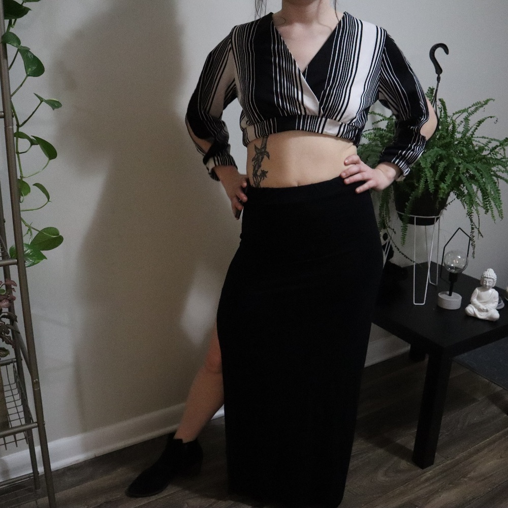 striped open sleeved croptop